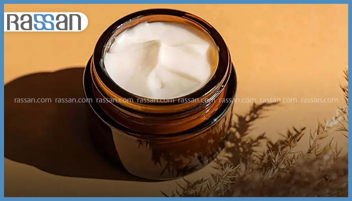 راهنمای خرید کرم مرطوب کننده مناسب برای انواع پوست 2 ظرف کرم مرطوب کننده صورت با بافت غنی و لطیف