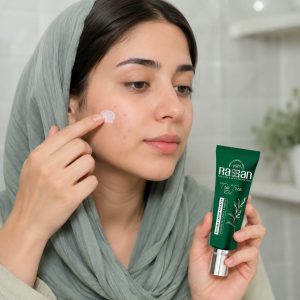نحوه استفاده از کرم ضد جوش تی تری روی پوست صورت
